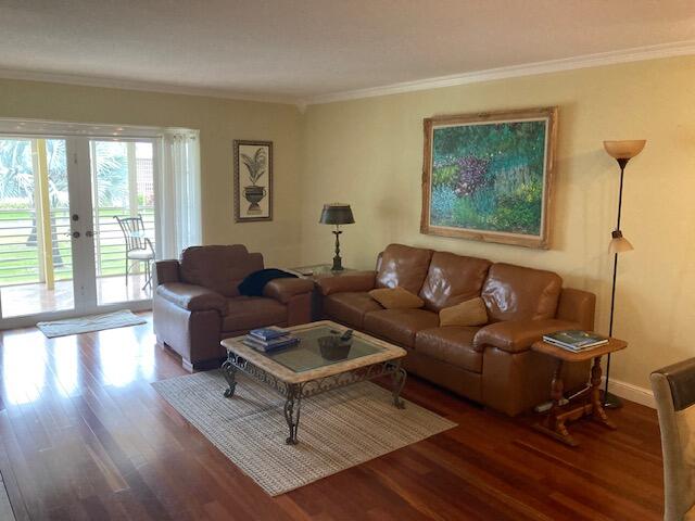 Palm Royal Apts - Residential