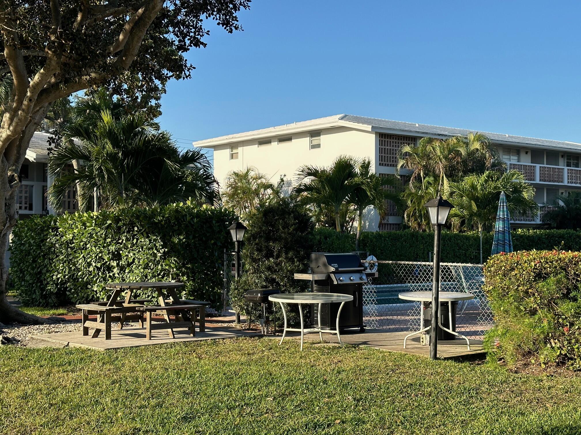 Palm Royal Apts - Residential