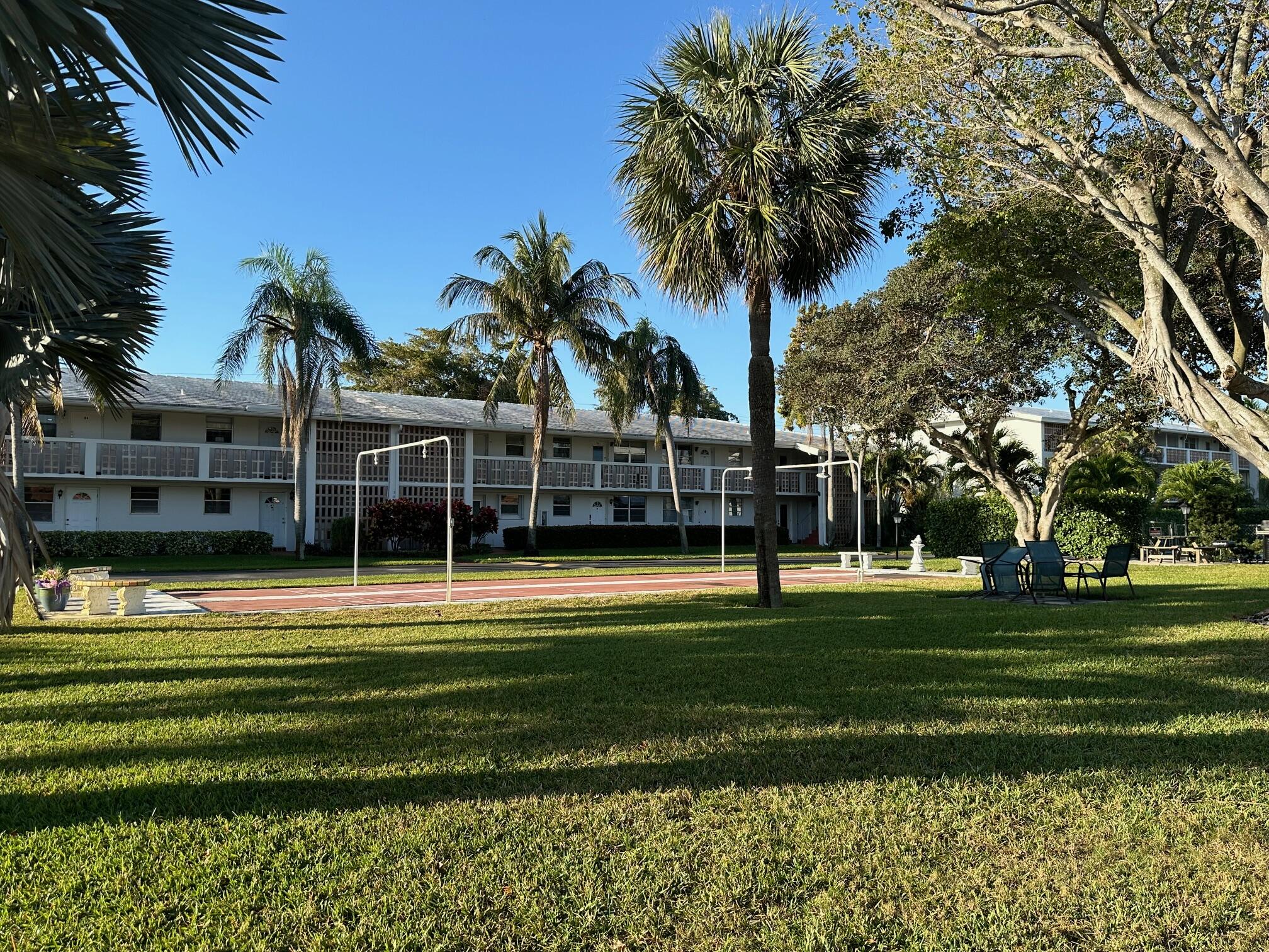 Palm Royal Apts - Residential