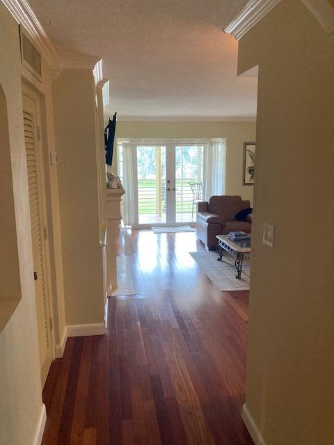 Palm Royal Apts - Residential