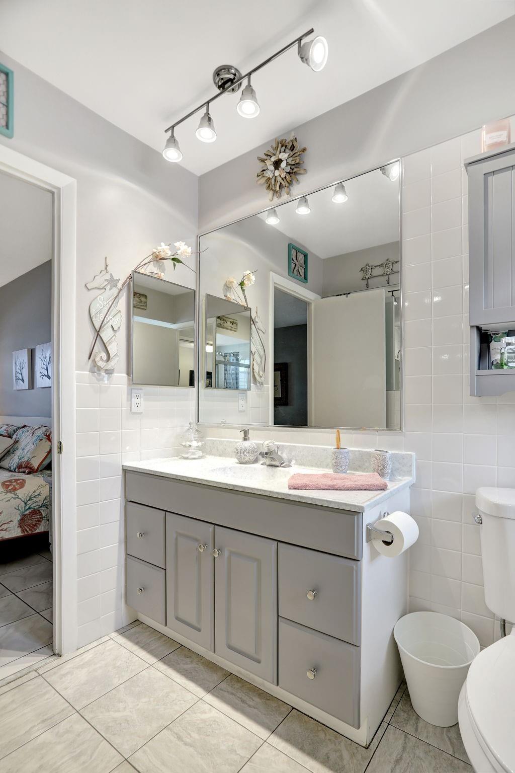 LAUDERHILL EAST - Residential