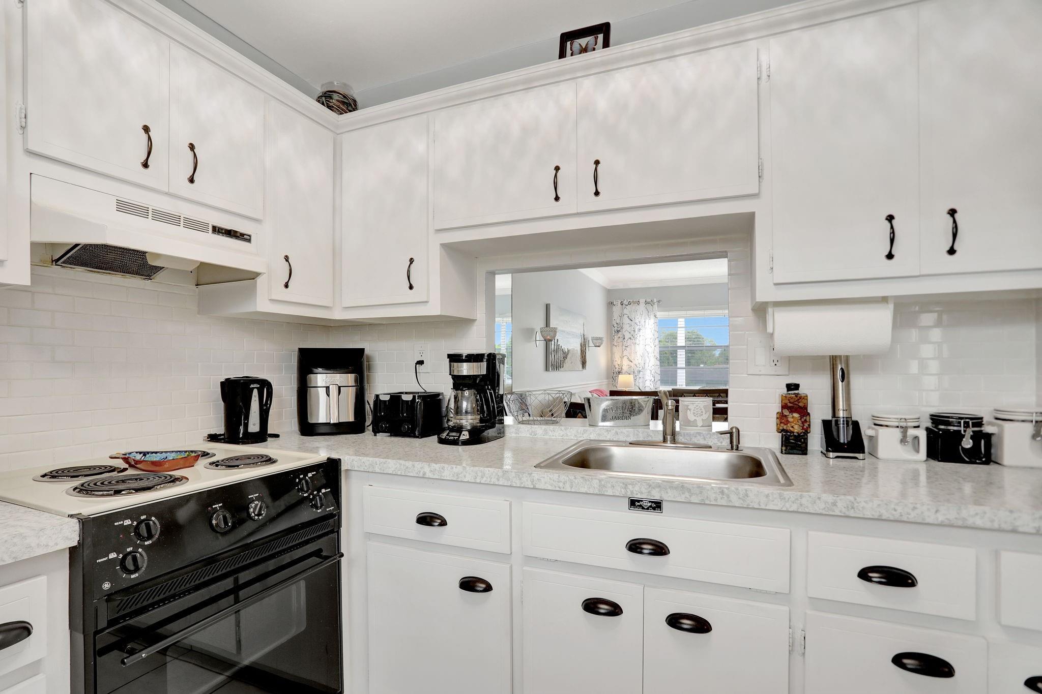 LAUDERHILL EAST - Residential