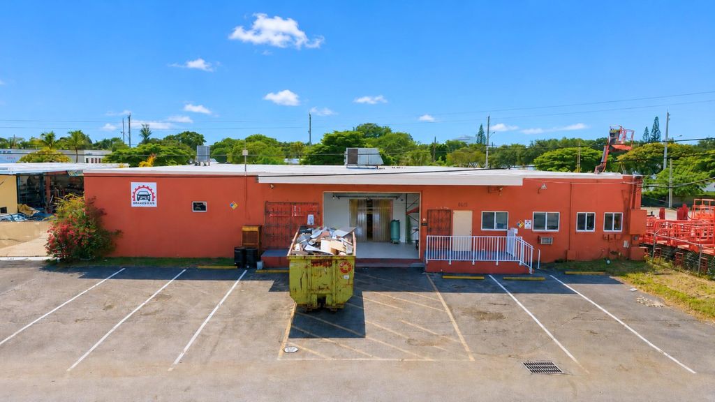 Photo of 3411 NE 6th Terrace, Pompano Beach, FL 33064 (MLS # B26035594)