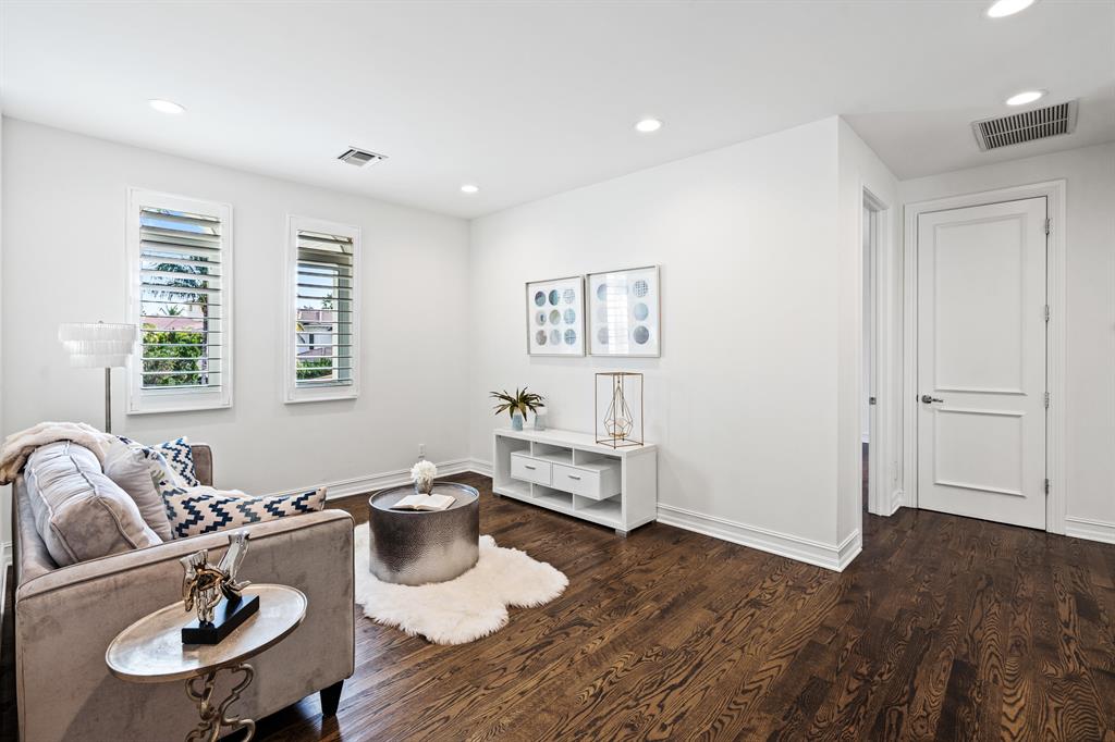 THE OAKS - Residential