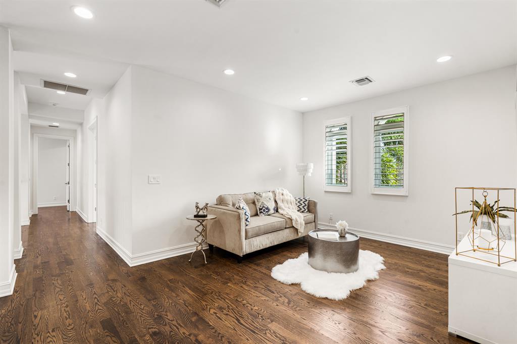 THE OAKS - Residential