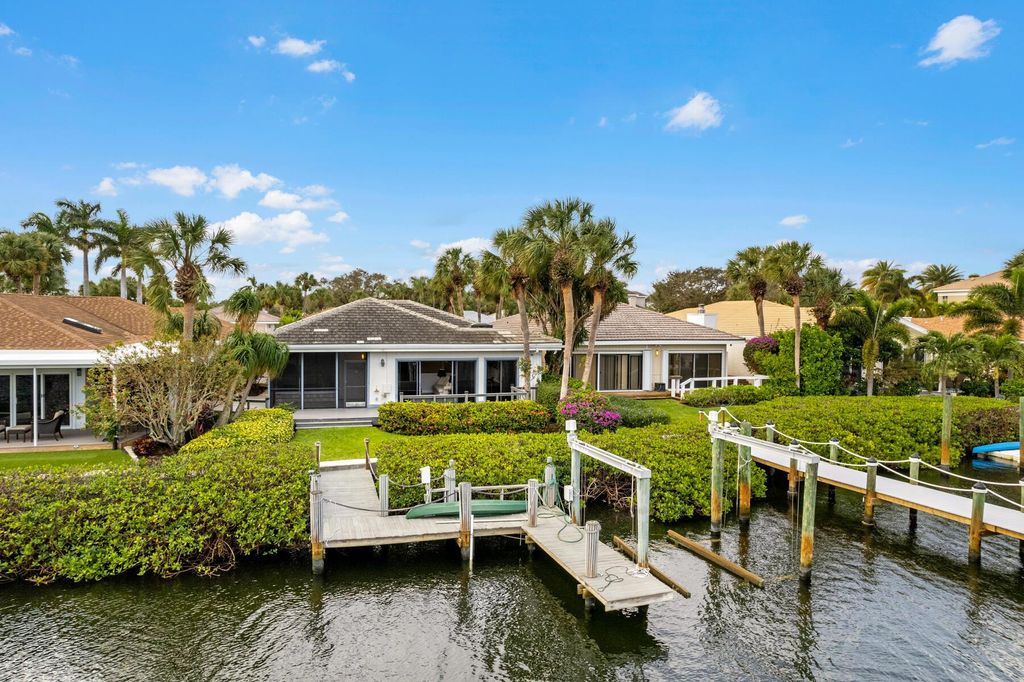 Photo of 17036 Bay Street, Jupiter, FL 33477 (MLS # R10943272)