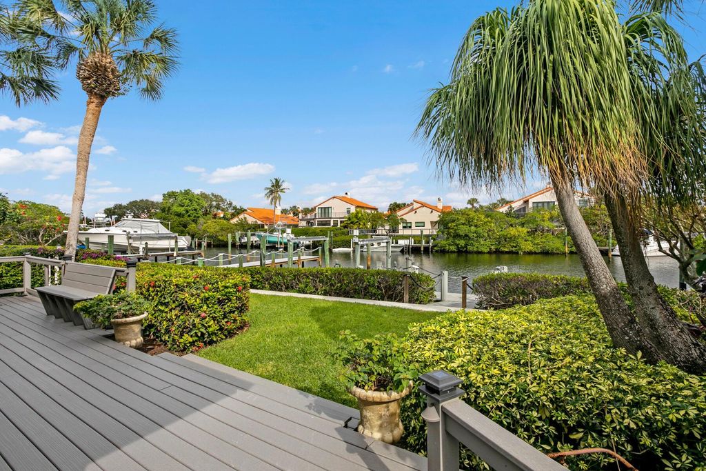 Photo of 17036 Bay Street, Jupiter, FL 33477 (MLS # R10943272)