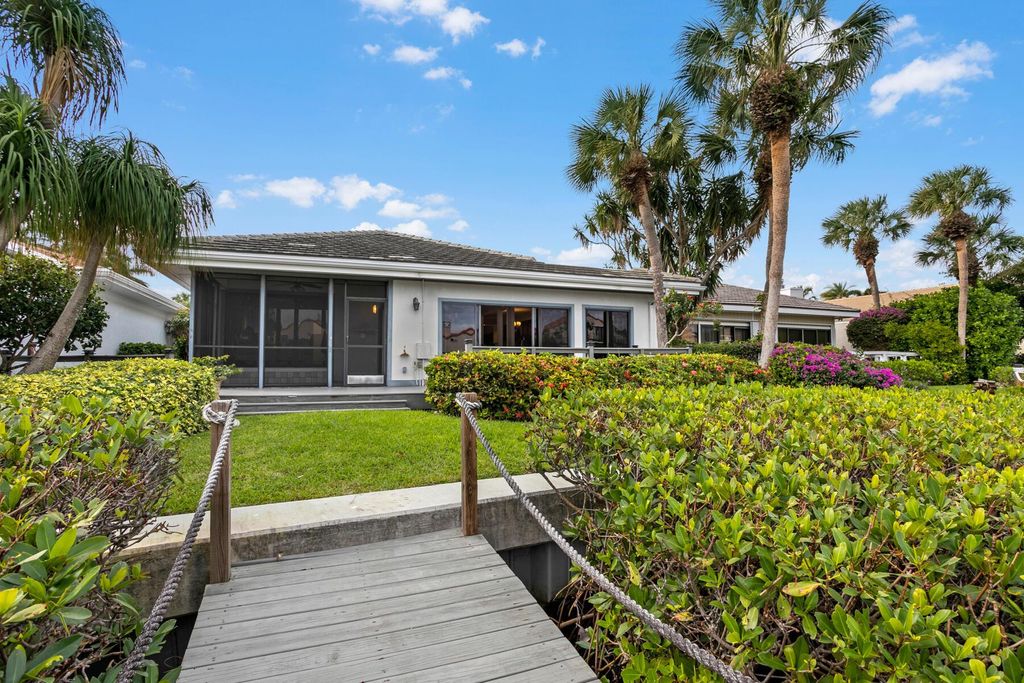 Photo of 17036 Bay Street, Jupiter, FL 33477 (MLS # R10943272)