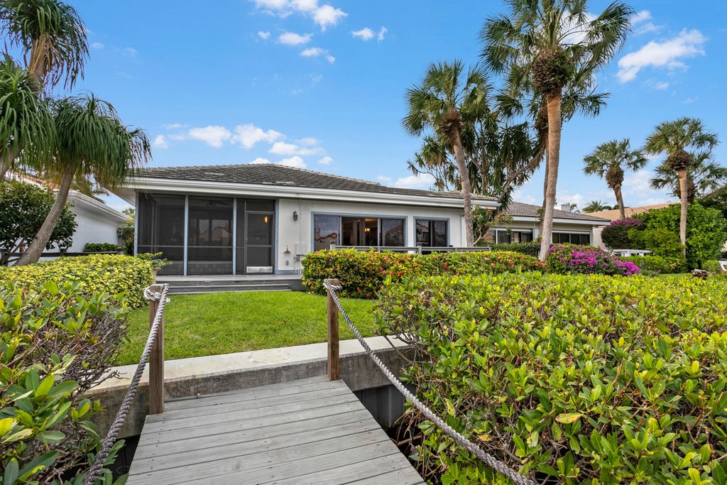 Photo of 17036 Bay Street, Jupiter, FL 33477 (MLS # R10943272)