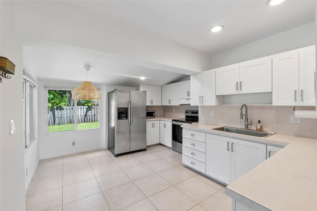 Photo of 931 SW 21st Court, Fort Lauderdale, FL 33315 (MLS # F10528713)