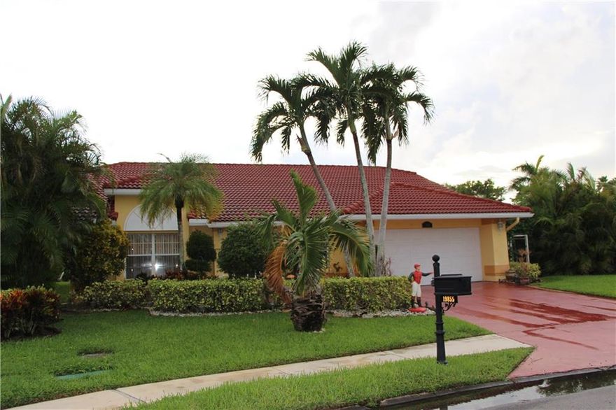 Reduced 30K...NO EQUITY MEMBERSHIP REQUIRED...This home is at the end of a cul-de-sac and sits on a pie shaped lot with a great back yard adjacent to a long lake. Split bedroom plan, Upon entry, you are greeted by a large living room and formal dining room with plenty of room for entertaining. Boca Greens is a gated community of almost 600 homes located 1 mile north of Glades road. This community is also the home of the Boca Greens County Club. Premium cable package and high speed Internet included with HOA.