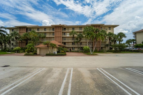 Photo of 2601 MARINA ISLE Way #204, Jupiter, FL 33477 (MLS # B26059880)