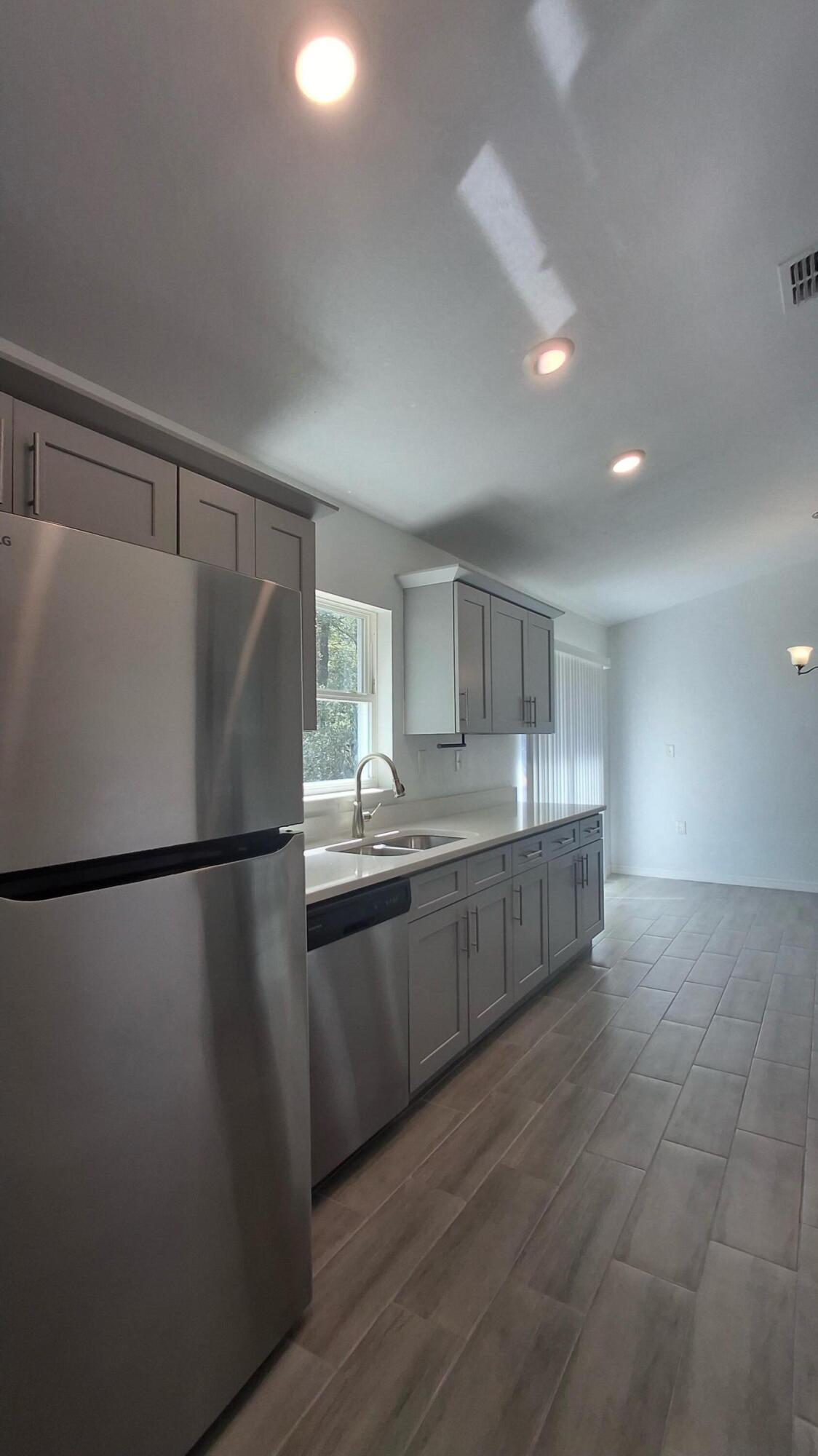 RAINBOW LAKES ESTATES SEC A - Residential Lease