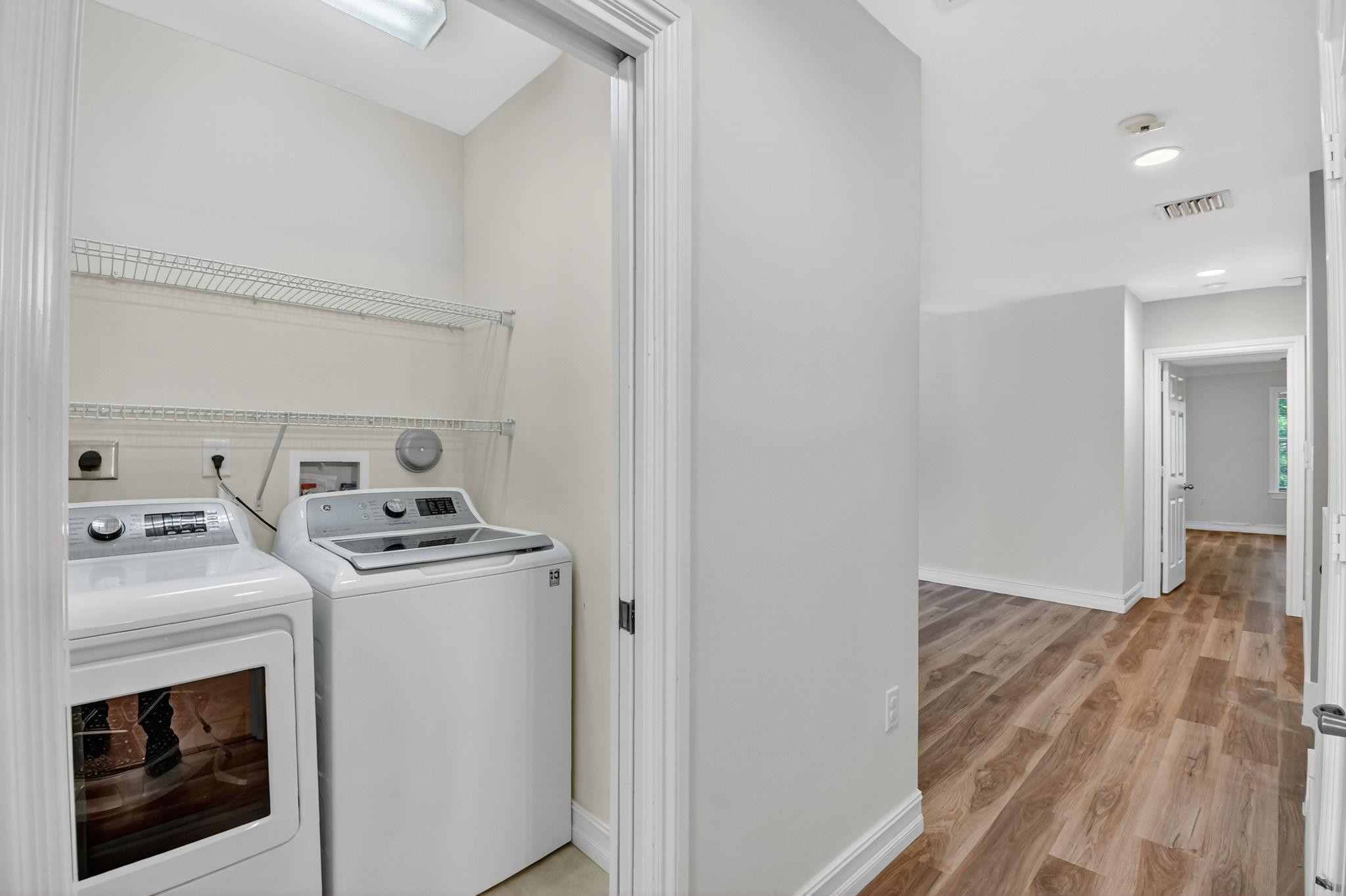 LAKERIDGE - Residential Lease