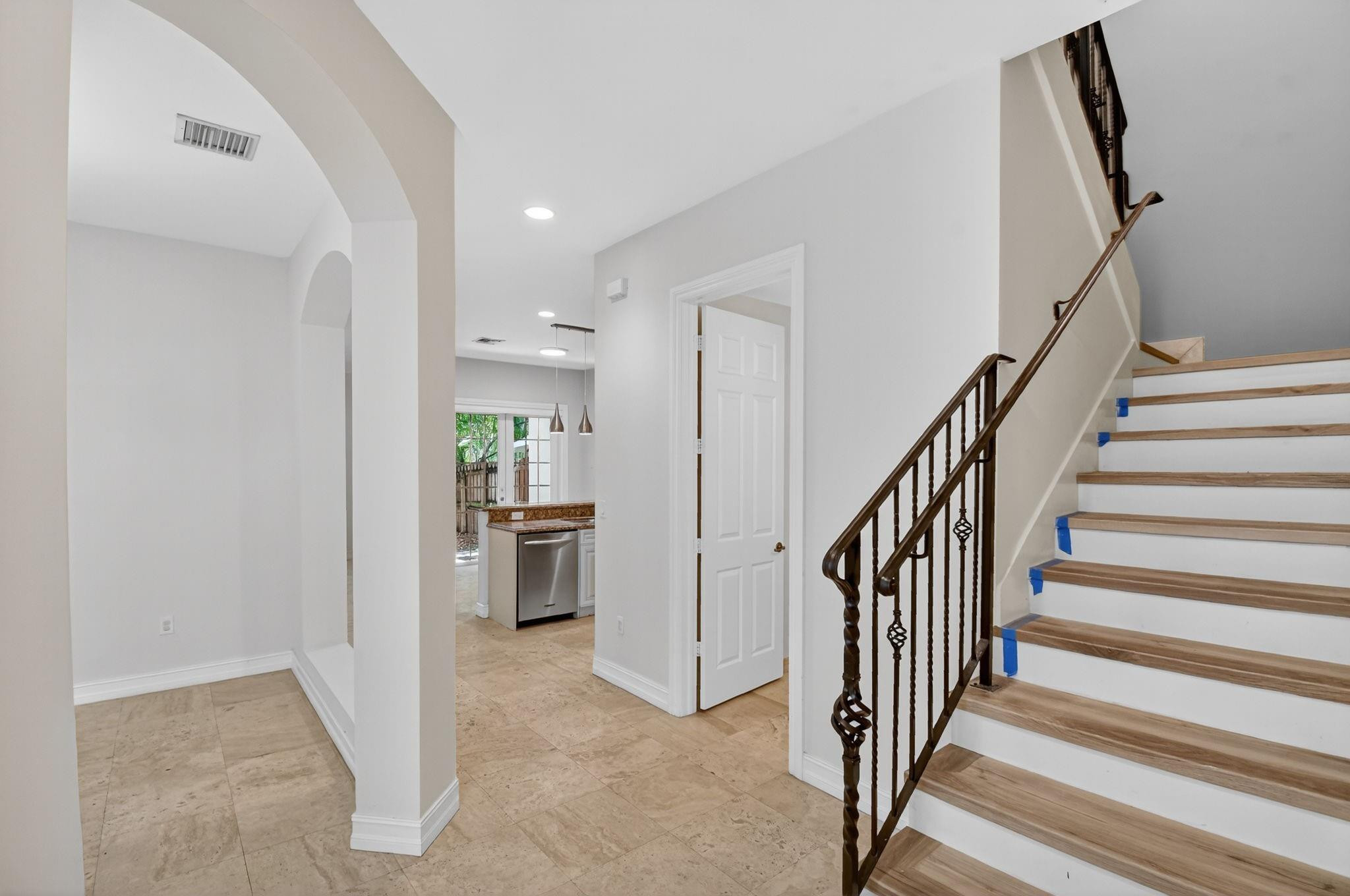 LAKERIDGE - Residential Lease