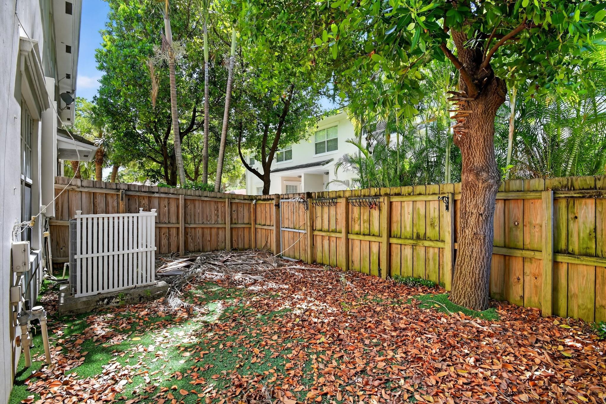 LAKERIDGE - Residential Lease