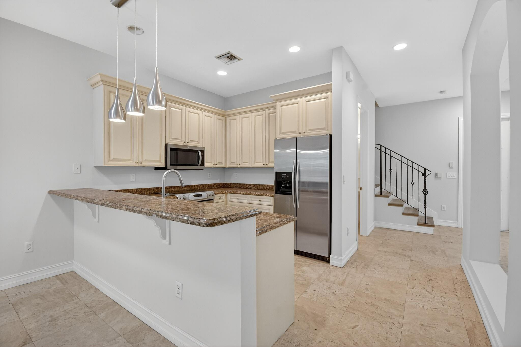 LAKERIDGE - Residential Lease