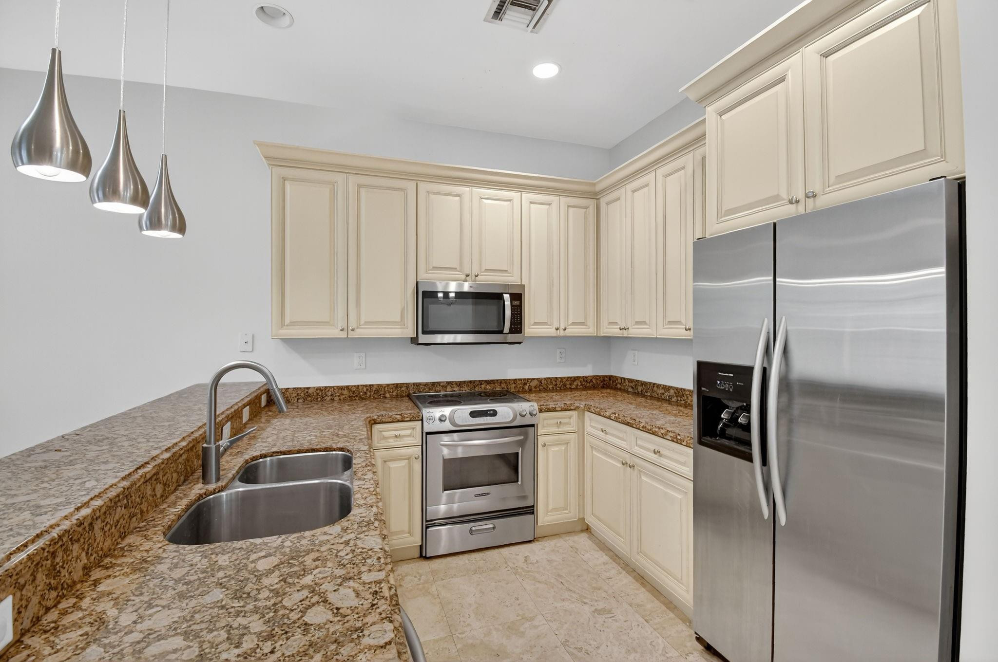 LAKERIDGE - Residential Lease