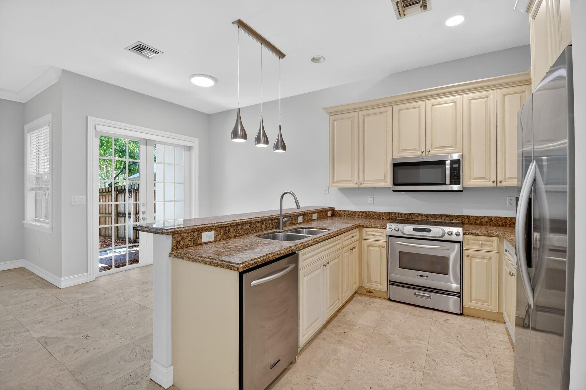 LAKERIDGE - Residential Lease