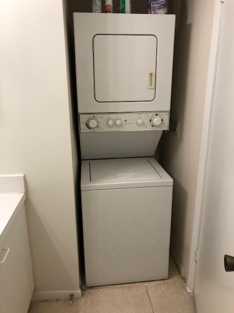 PALM LAKE CONDOS - Residential Lease