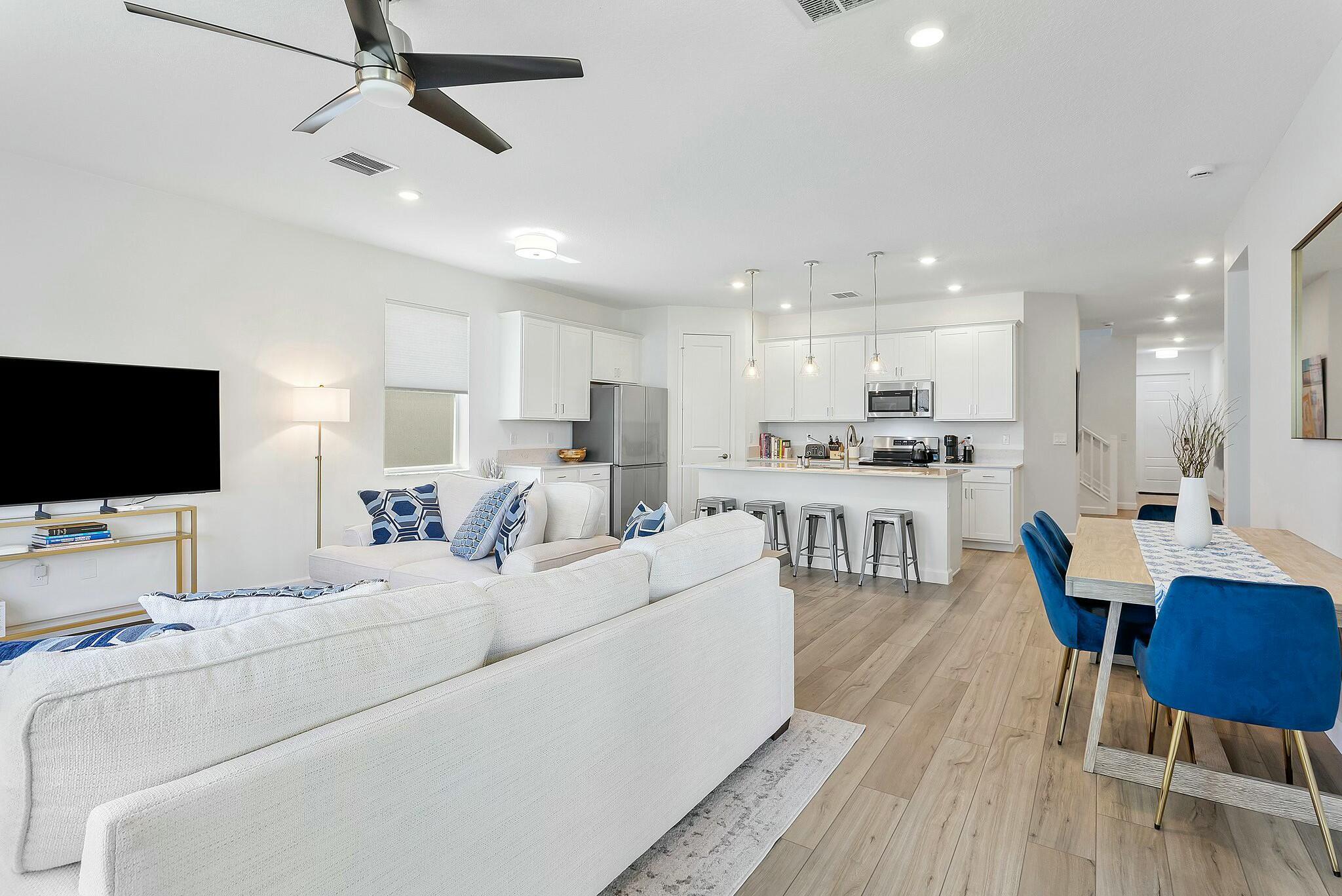 DELRAY TRAILS AT VILLA DE - Residential