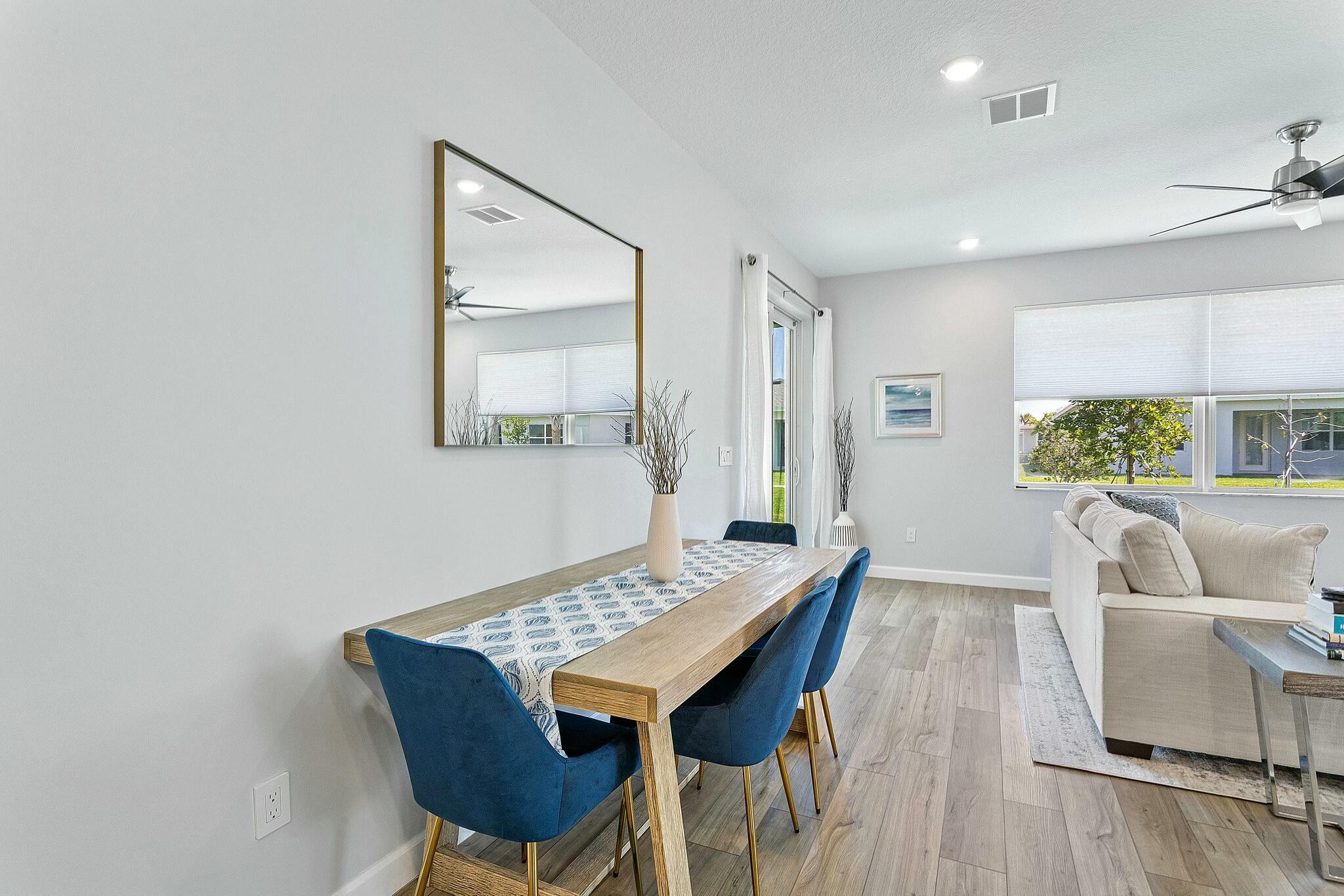 DELRAY TRAILS AT VILLA DE - Residential