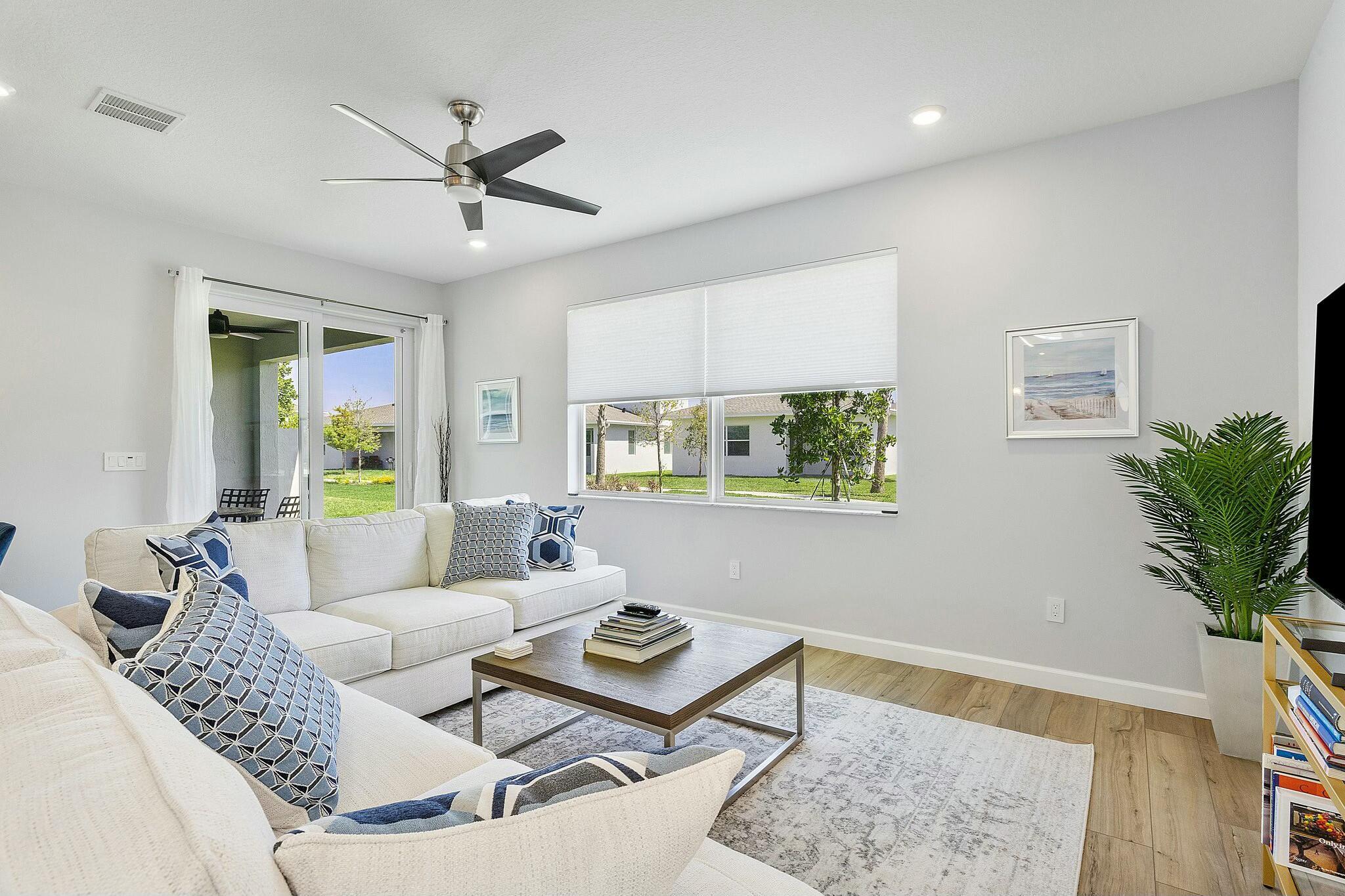 DELRAY TRAILS AT VILLA DE - Residential