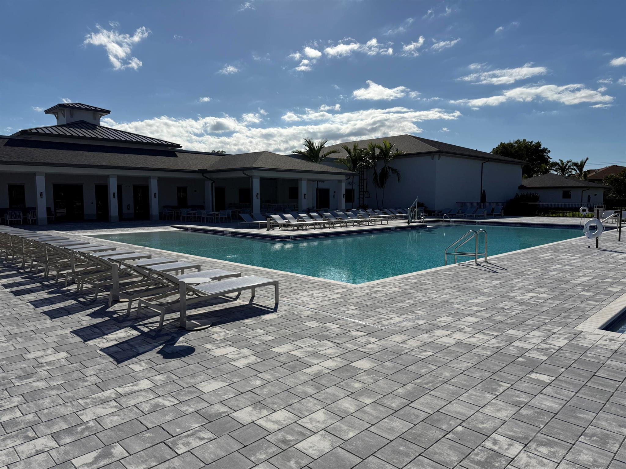 DELRAY TRAILS AT VILLA DE - Residential