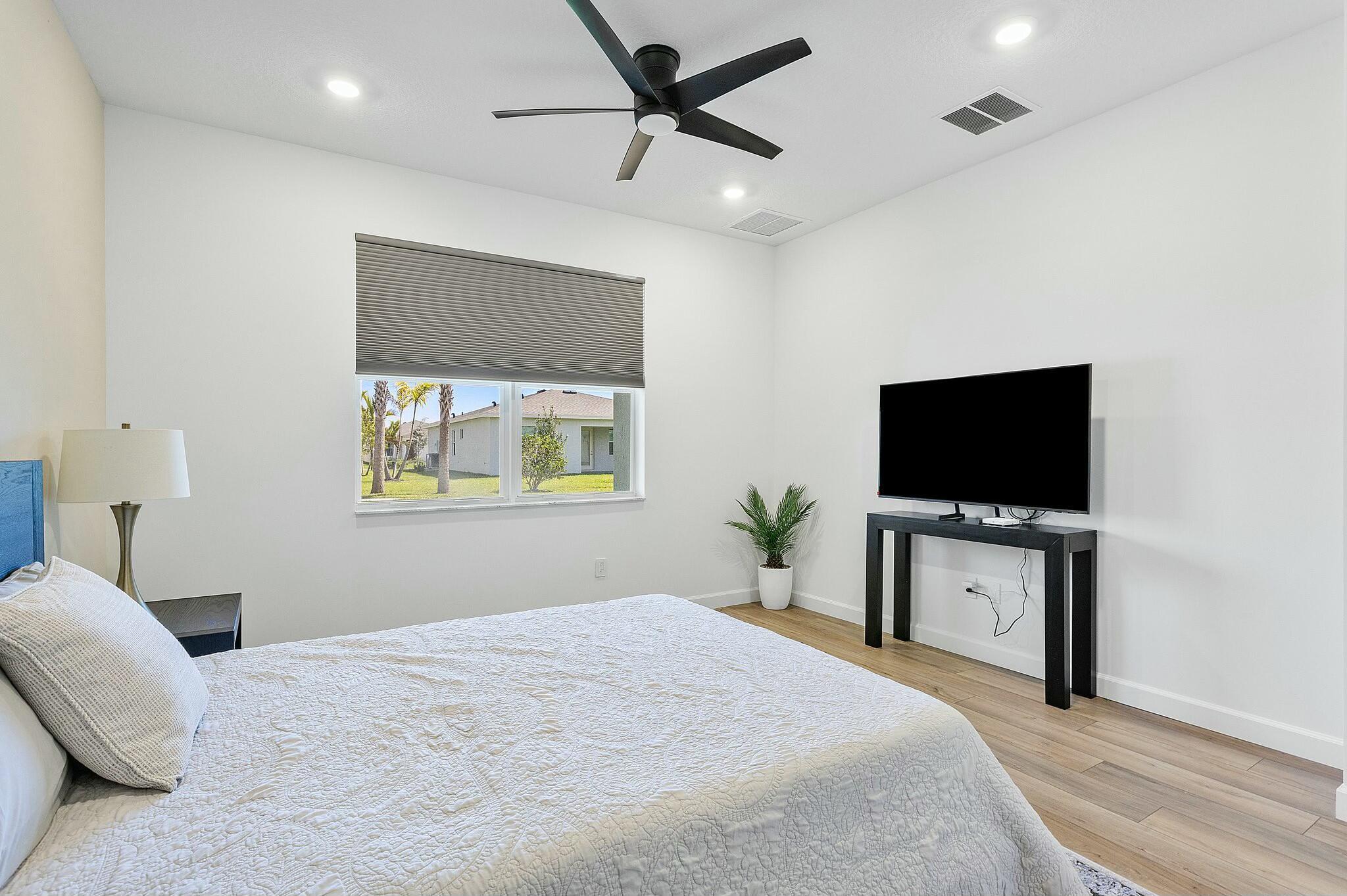 DELRAY TRAILS AT VILLA DE - Residential