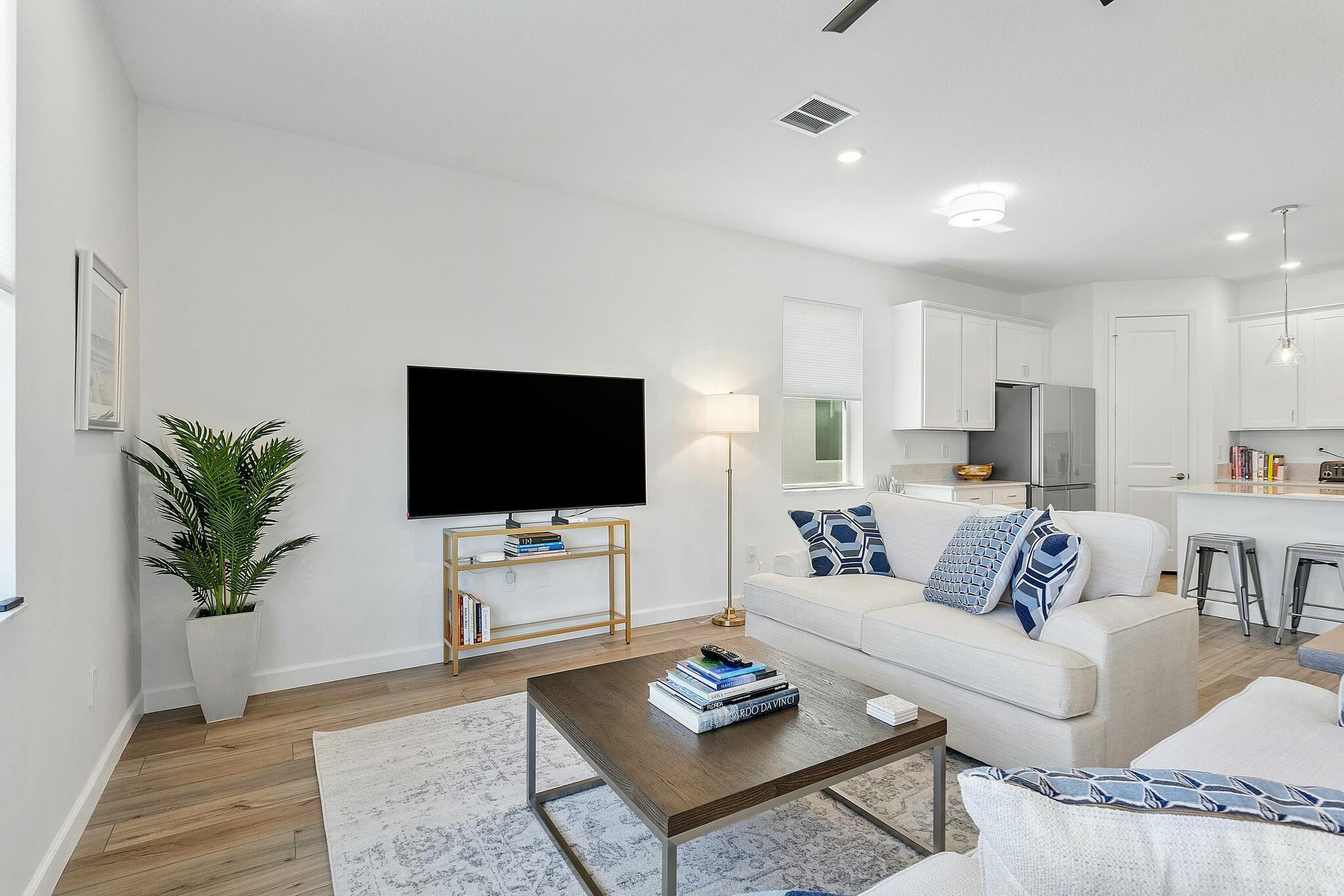 DELRAY TRAILS AT VILLA DE - Residential