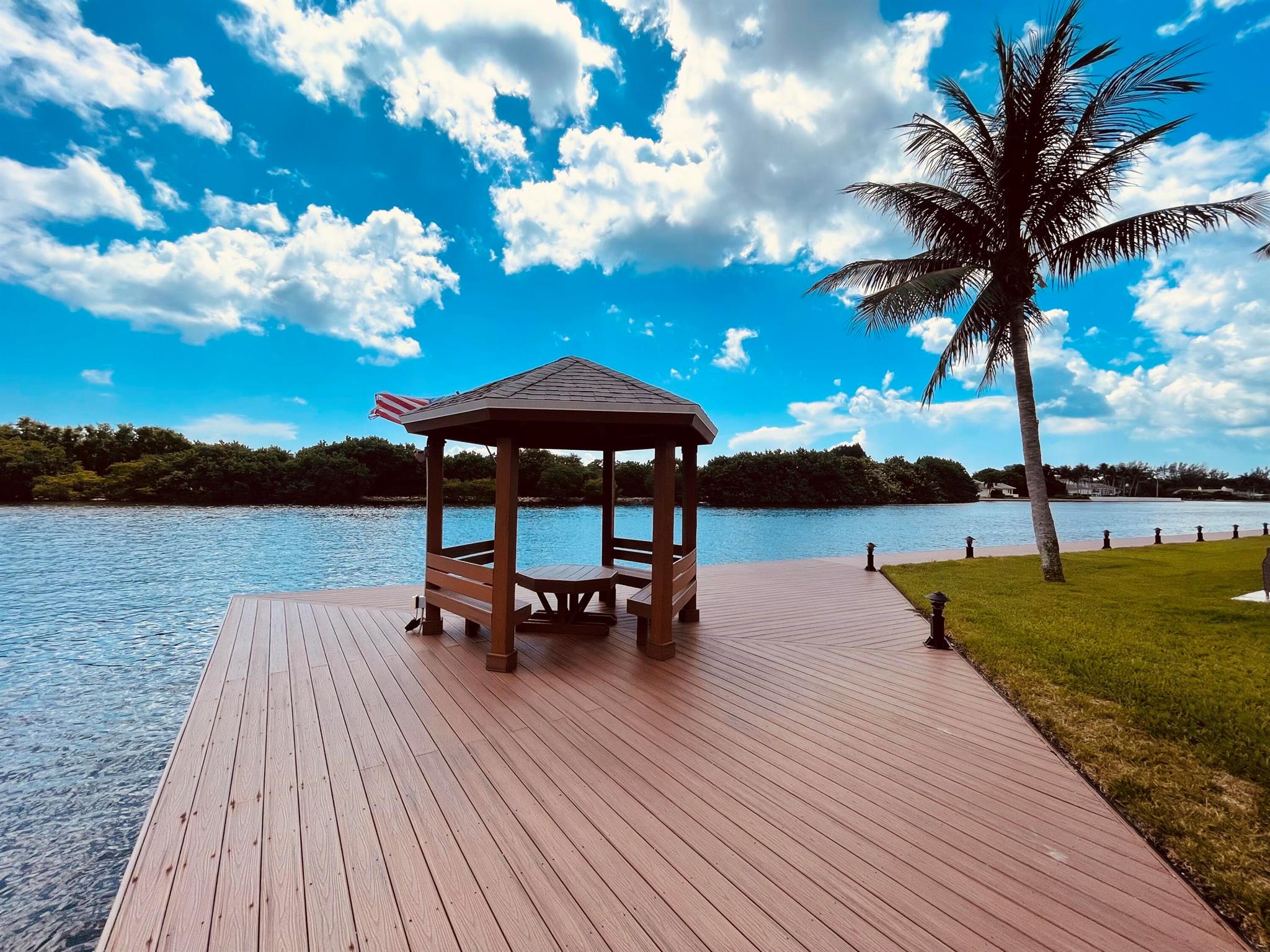 Charming 2 bed/2.5 bath townhome just minutes to Downtown Atlantic Avenue in waterfront Kokomo Key! Light and bright with treetop views and no rear neighbors. Stainless steel appliances, spacious bedrooms, full size washer and dryer, freshly painted and ready for immediate occupancy. Kokomo Key is an intimate gated waterfront community featuring pool, gazebo overlooking the Intracoastal Waterway, basketball, and play area. All ages!