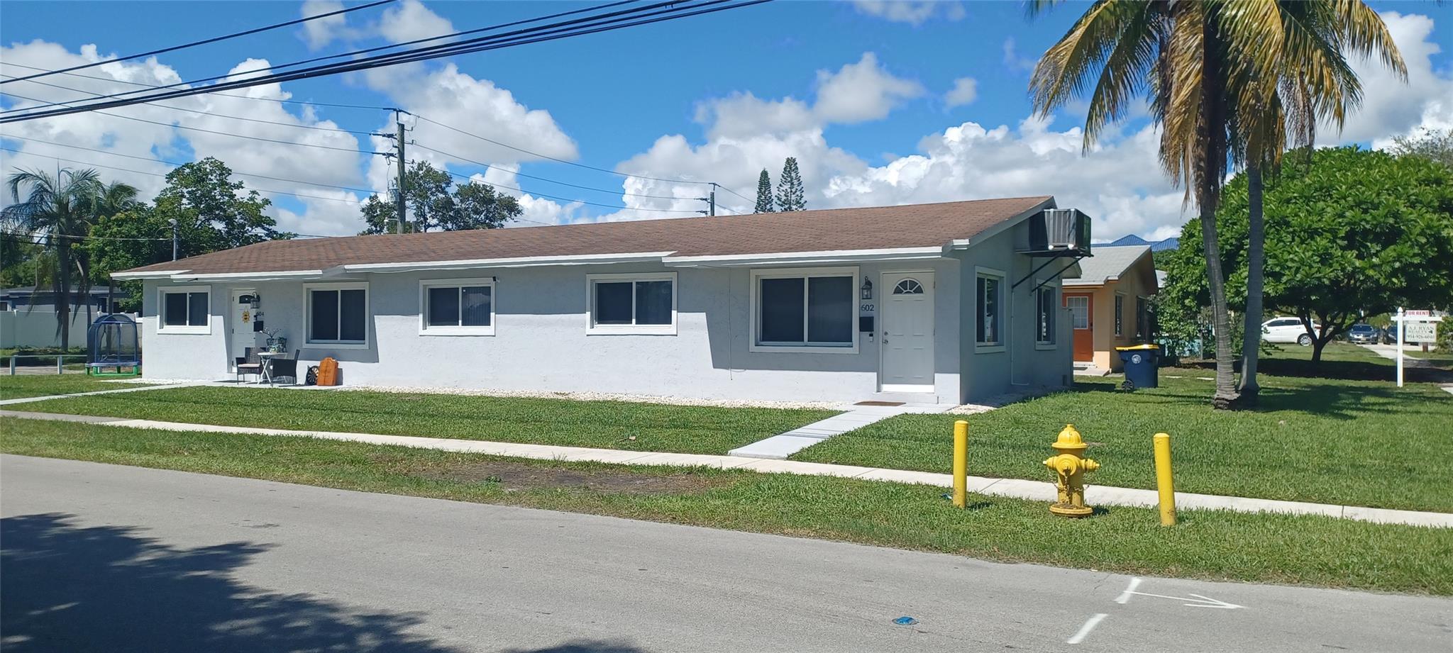 SPACIOUS 2/1 TOTALLY REMODELED, NEW TILE FLOORS, KITCHEN CABINETS, BATHROOMS, LIGHTS, WASHER & DRYER ETC.
CLOSE TO THE BEACH, EAST TO US 1