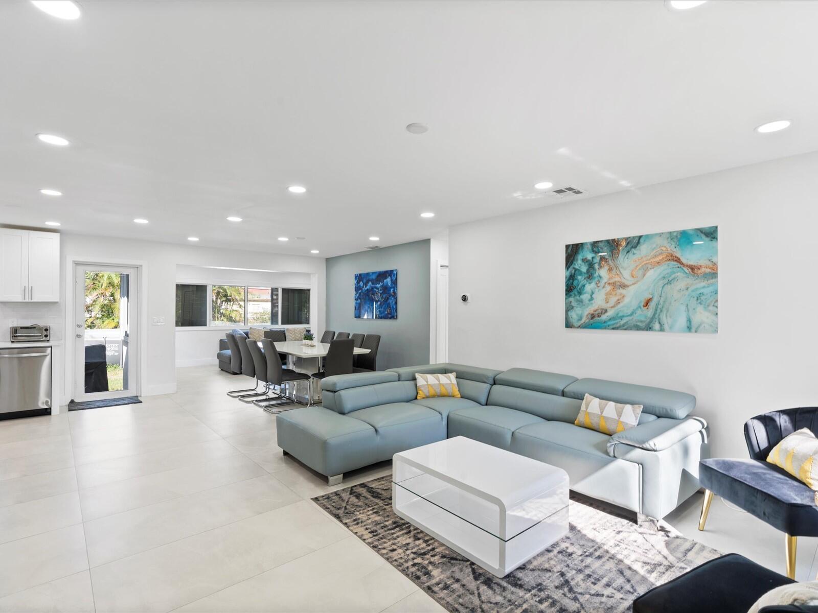 ELLAS LITTLE ACRES 1ST AD - Residential Lease