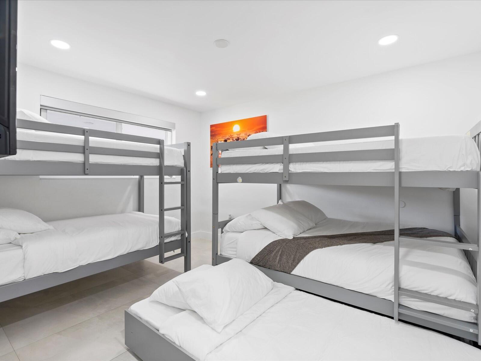 ELLAS LITTLE ACRES 1ST AD - Residential Lease