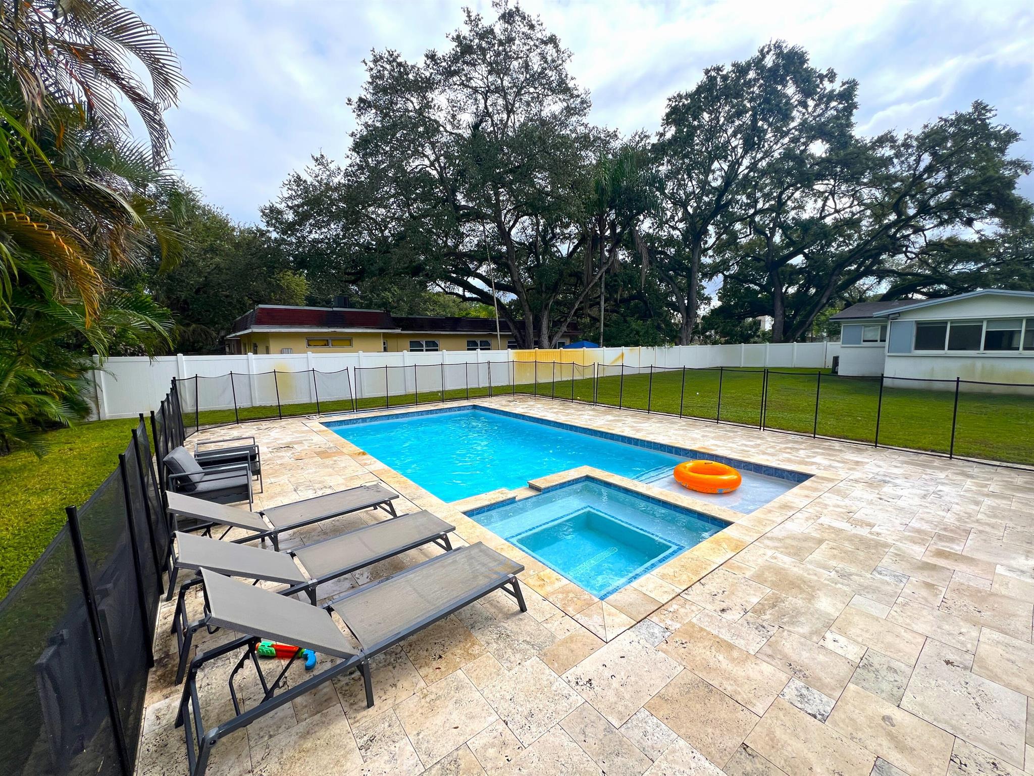 ELLAS LITTLE ACRES 1ST AD - Residential Lease