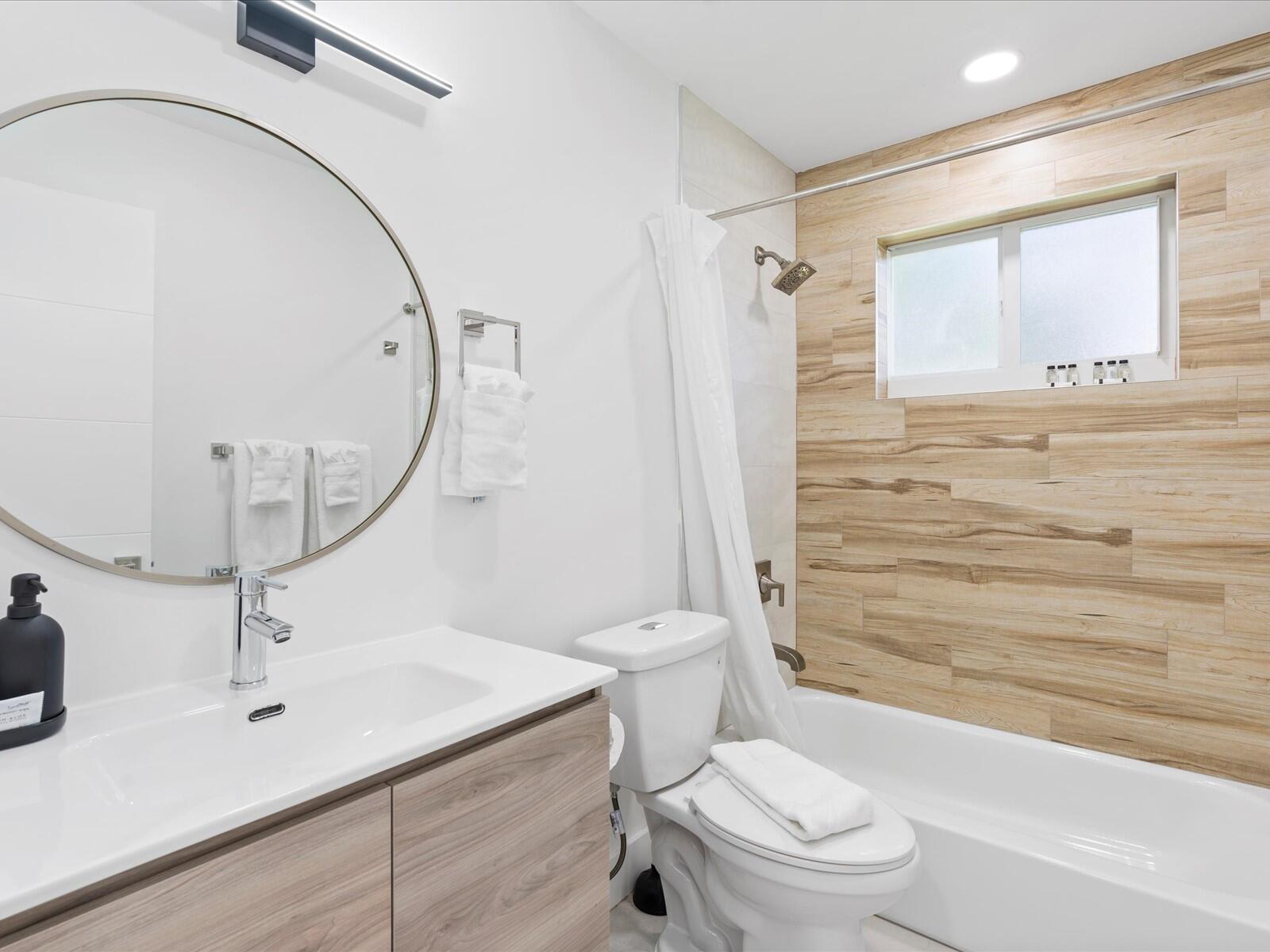 ELLAS LITTLE ACRES 1ST AD - Residential Lease