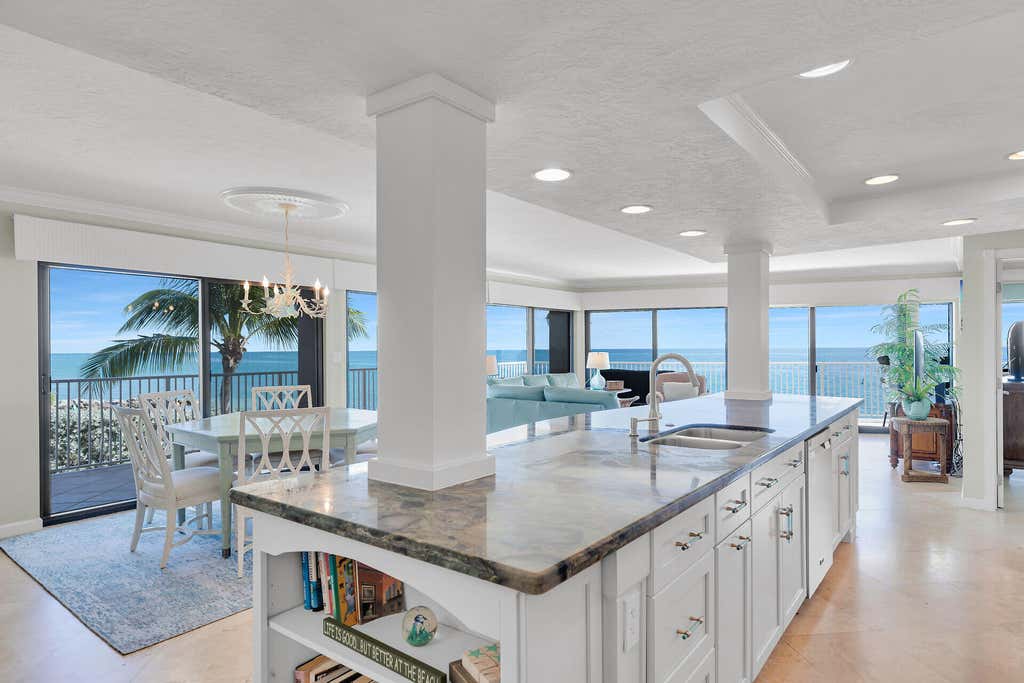 Photo of 1133 W Ocean Drive #17, Key Colony Beach, FL 33050 (MLS # R11156123)