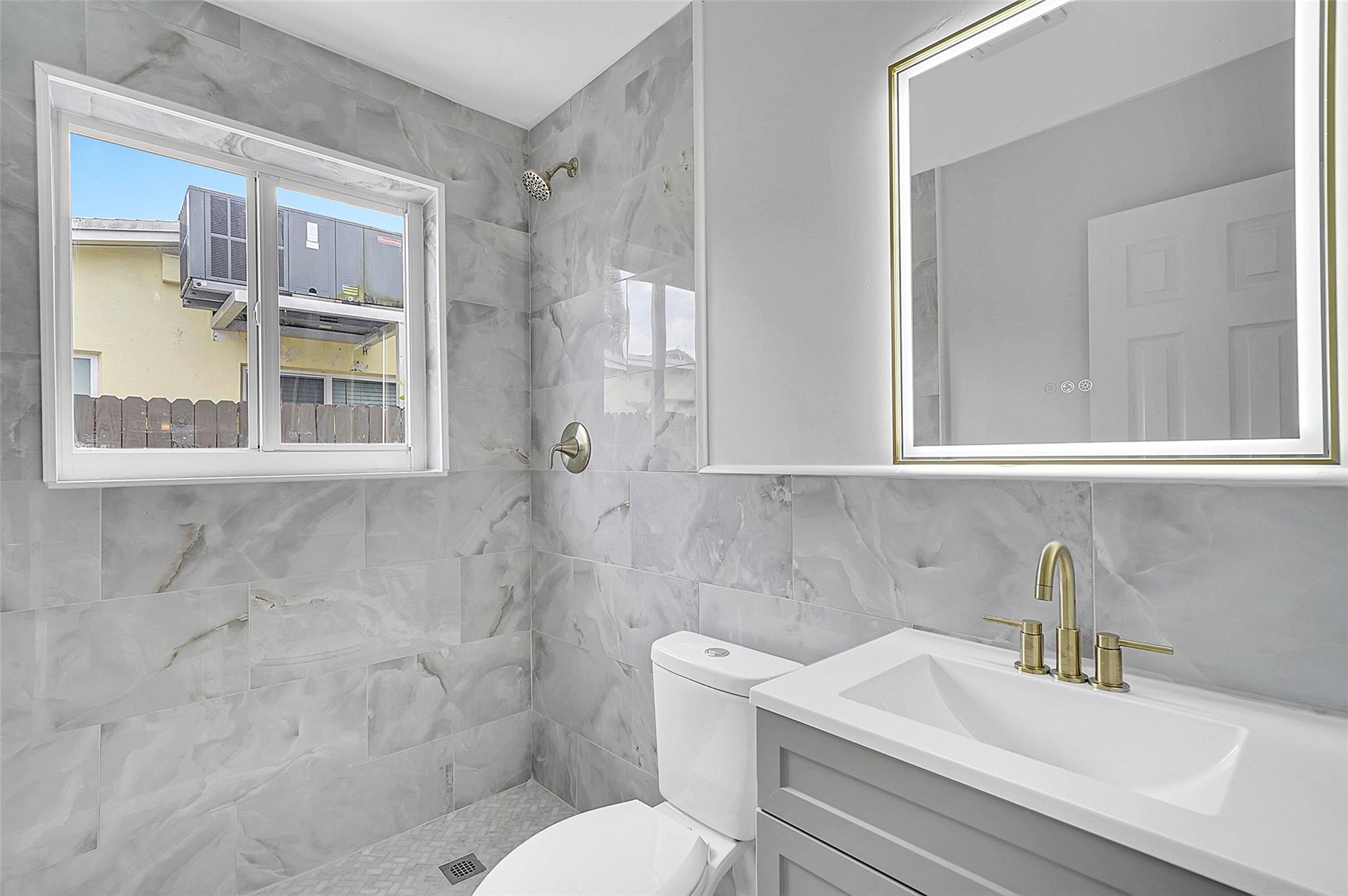 TROPICAL HAVEN - Residential Lease