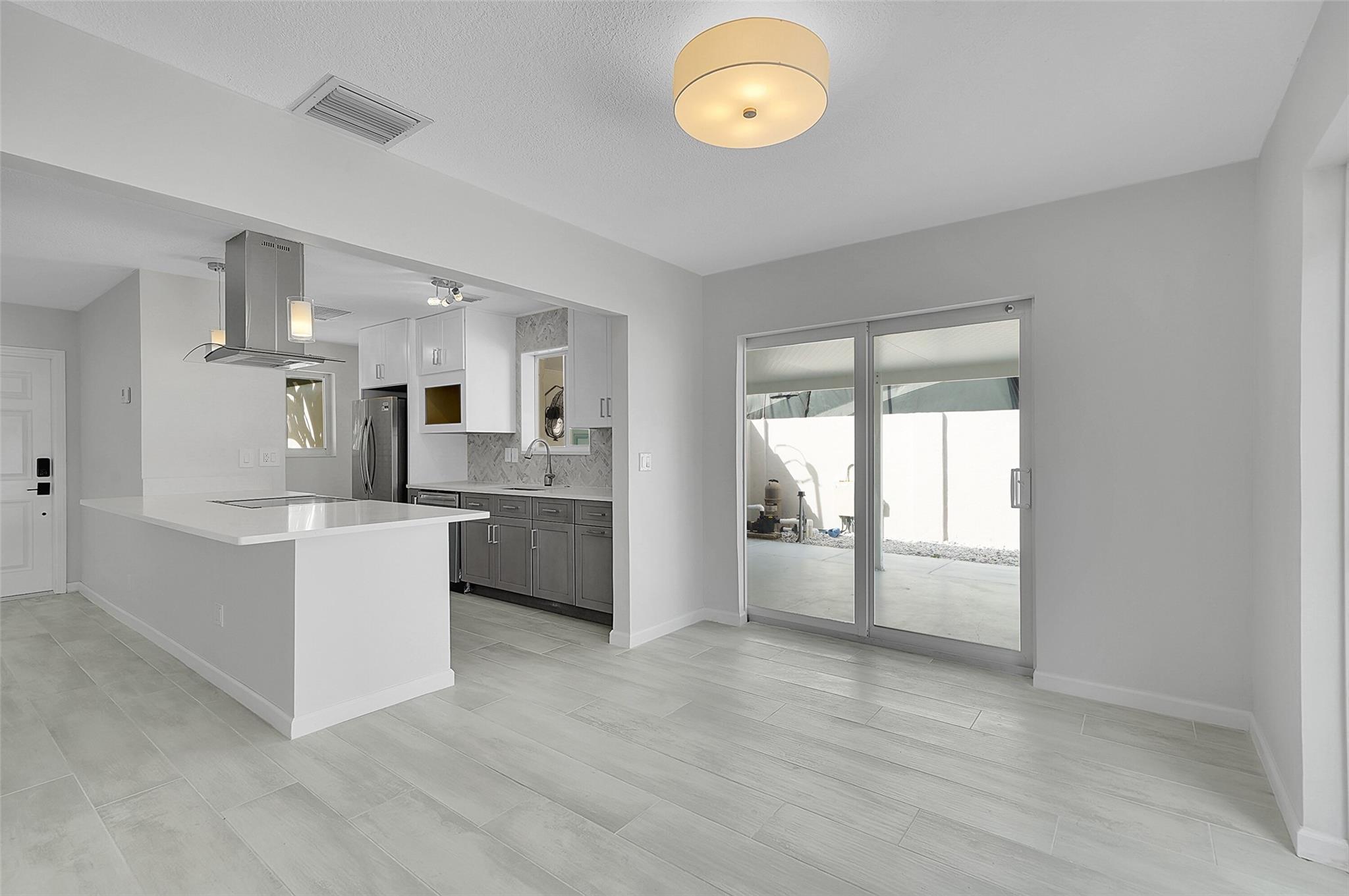 TROPICAL HAVEN - Residential Lease