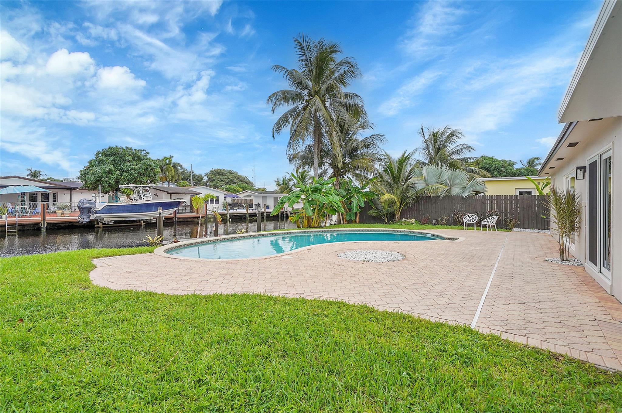 TROPICAL HAVEN - Residential Lease