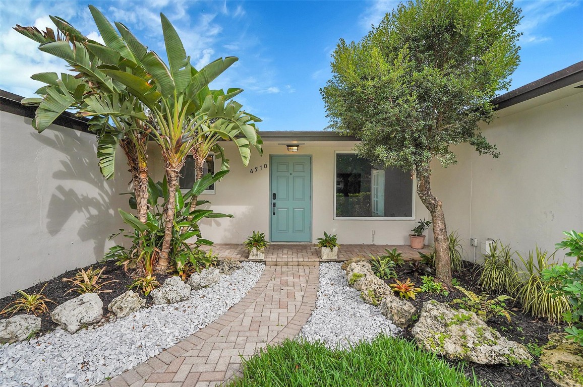 TROPICAL HAVEN - Residential Lease