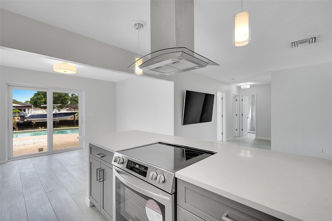 TROPICAL HAVEN - Residential Lease