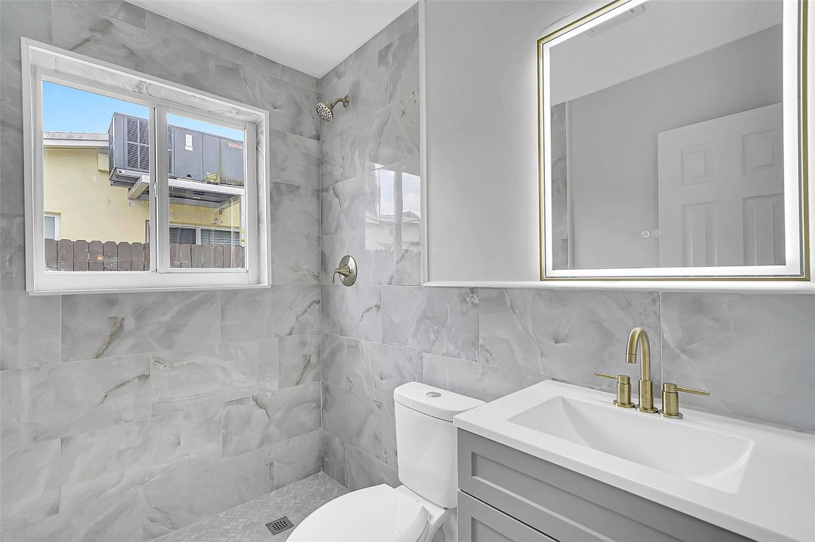 TROPICAL HAVEN - Residential Lease