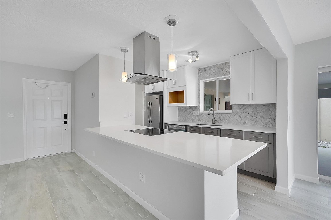 TROPICAL HAVEN - Residential Lease