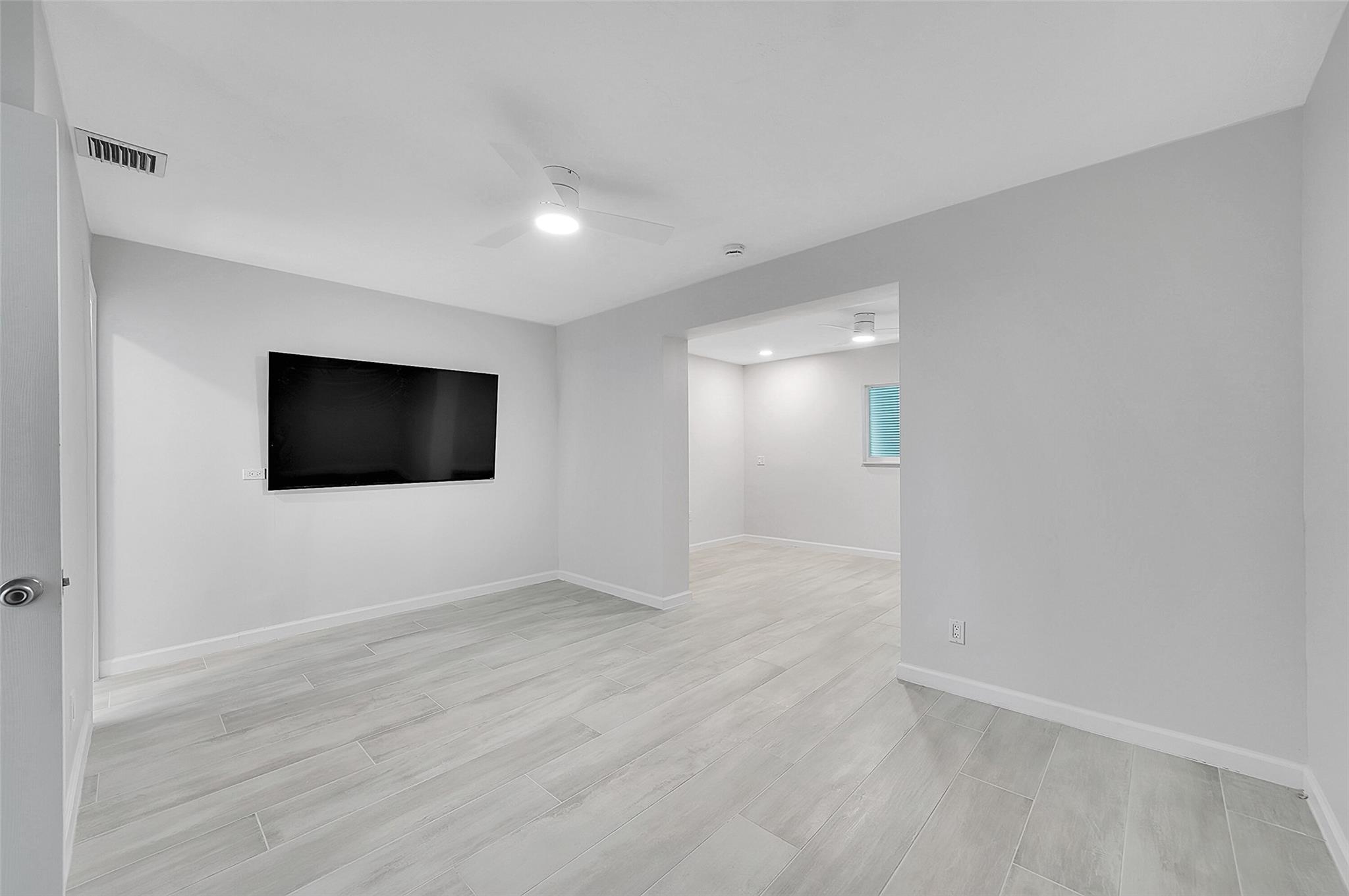 TROPICAL HAVEN - Residential Lease