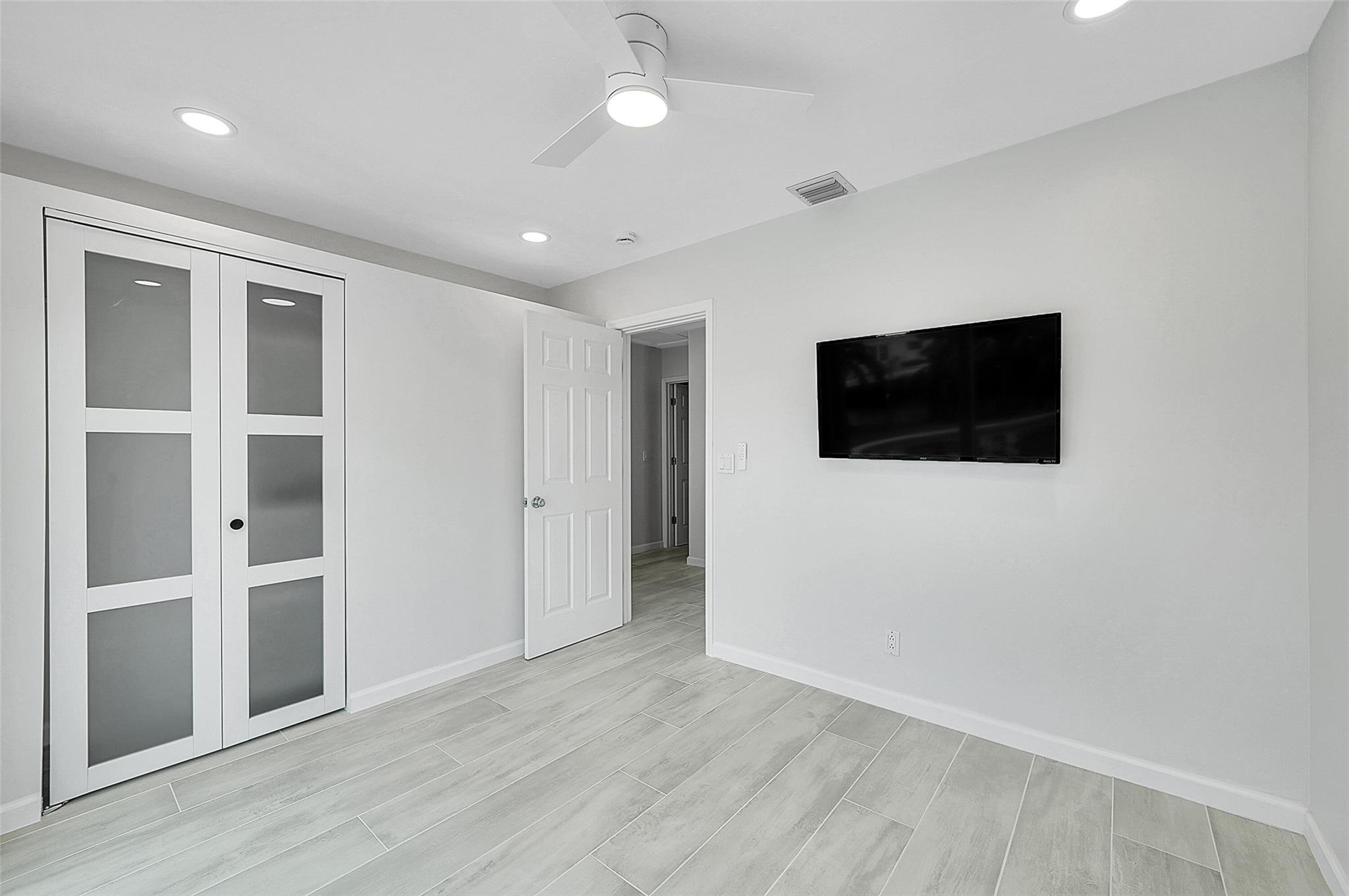 TROPICAL HAVEN - Residential Lease