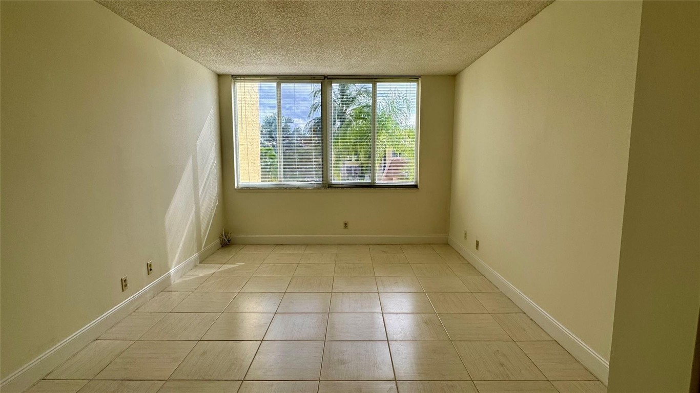 Royal Park Gardens Condo - Residential
