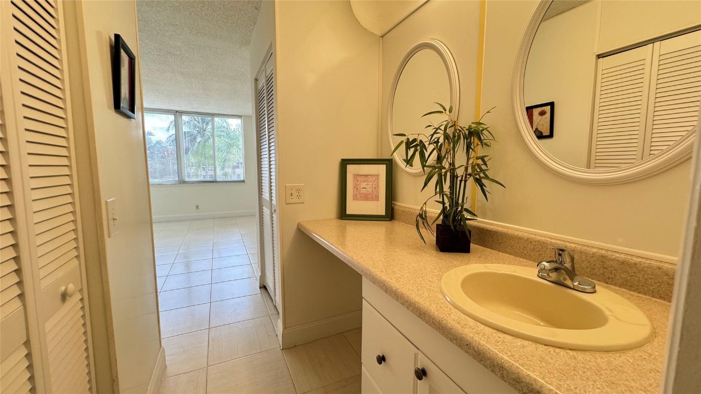 Royal Park Gardens Condo - Residential