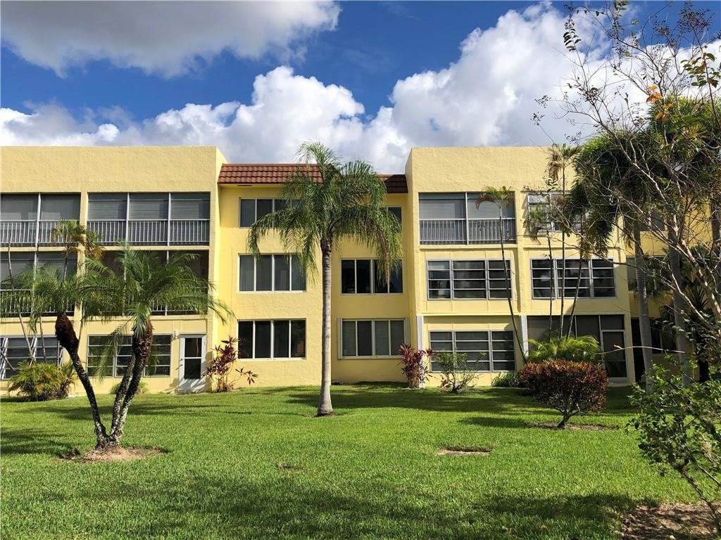 Royal Park Gardens Condo - Residential