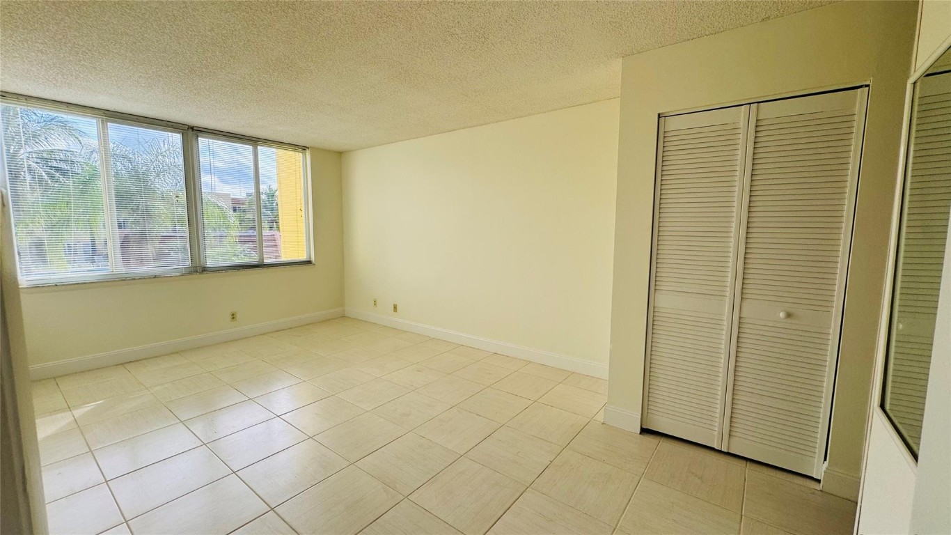 Royal Park Gardens Condo - Residential